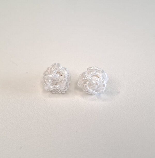 20260112_135259-1.jpg ROSE – White Rose-Shaped Earrings