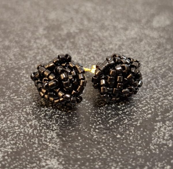 20260112_140205-scaled-1.jpg ROSE – Black Rose-Shaped Earrings
