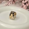 20260322_193703-scaled-1.jpg Honey – Ring mit Wabenmuster