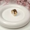20260322_193957-scaled-1.jpg Honey – Ring mit Wabenmuster