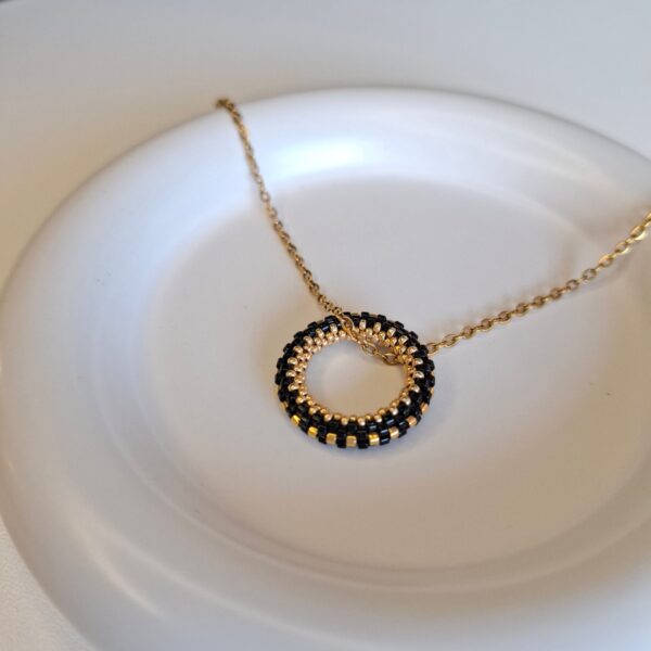 Etera – Black Pendant Necklace