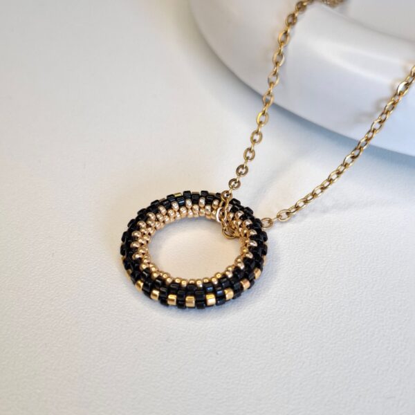 Etera – Black Pendant Necklace
