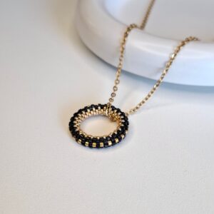 Etera – Black Pendant Necklace